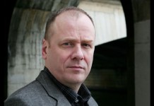 Arnaldur INDRIDASON : Biographie et Bibliographie Arnaldur Indridason